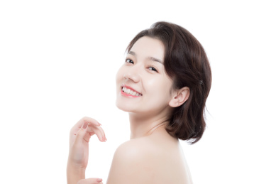 棚拍白背景年轻亚洲女性美容