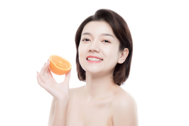 棚拍白背景年轻亚洲女性美容