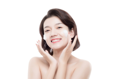 棚拍白背景年轻亚洲女性美容