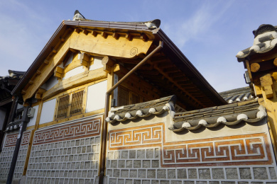 韩国北村韩屋村传统韩屋构件博风板特写