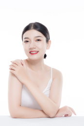 棚拍白背景年轻亚洲女性美容