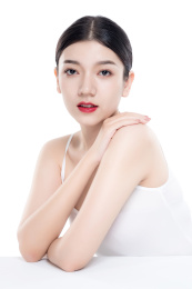 棚拍白背景年轻亚洲女性美容