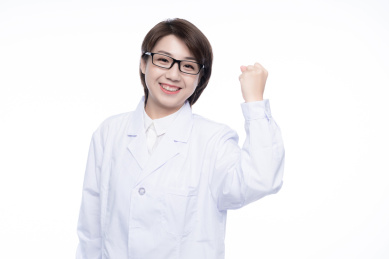 一位年轻的漂亮的女医生。