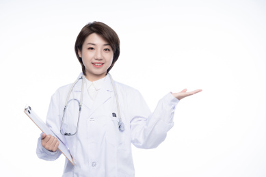 一位年轻的漂亮的女医生。