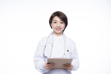 一位年轻的漂亮的女医生。