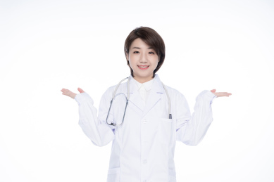 一位年轻的漂亮的女医生。
