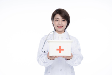 一位年轻的漂亮的女医生。