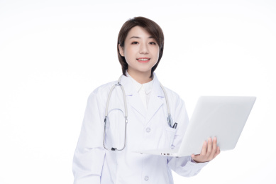一位年轻的漂亮的女医生。