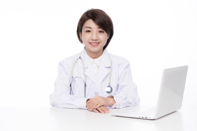一位年轻的漂亮的女医生。