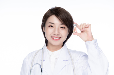 一位年轻的漂亮的女医生。