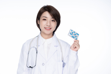 一位年轻的漂亮的女医生。