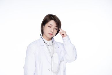 一位年轻的漂亮的女医生。