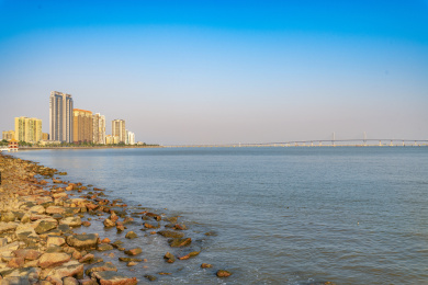 广东省珠海市情侣南路的海岸风光