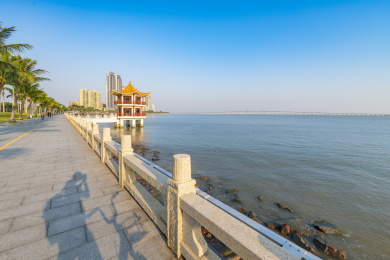广东省珠海市情侣南路的海岸风光