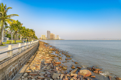 广东省珠海市情侣南路的海岸风光