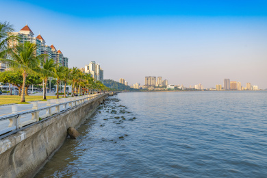 广东省珠海市情侣南路的海岸风光