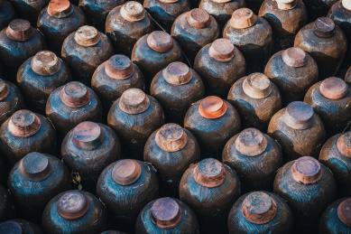 中国北京密云古北水镇司马小烧酒坊酿酒酒坛