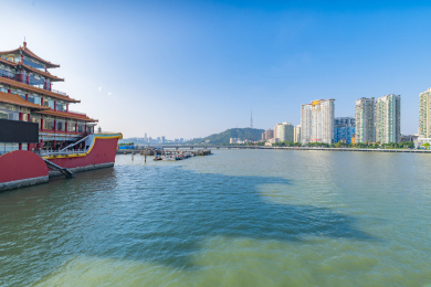 广东省珠海市情侣路野狸岛的风光