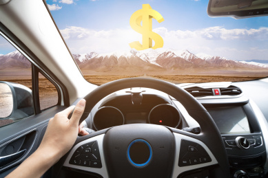 中国青海驾驶汽车走向赚钱成功的道路