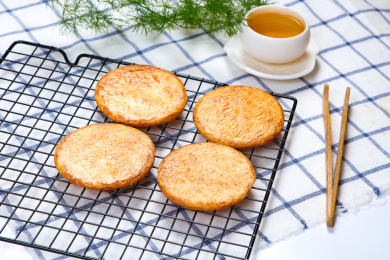 特色酥脆零食点心美味的酱油饼