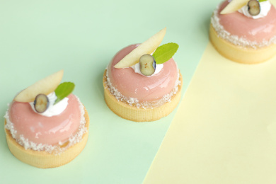 放在彩色卡纸上的吉布斯特塔