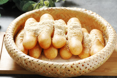 一个竹筐里面的老长沙糖饺