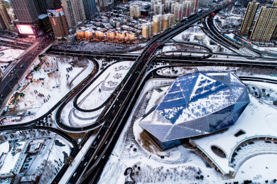 中国辽宁沈阳浑河盛京大剧院冬季雪景航拍