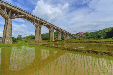 中国广东省云浮市罗定县长岗坡渡槽自然风光