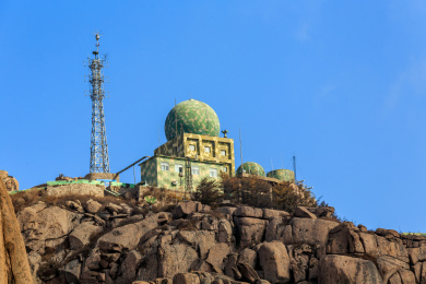 中国山东省青岛市崂山巨峰风景区崂顶风光