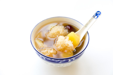 一碗传统广东甜品红枣银耳番薯糖水