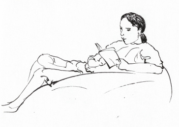 半躺着看书的女人