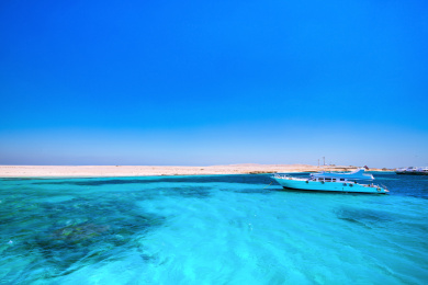 水天一色的阿拉伯埃及共和国度假胜地红海海滨风光