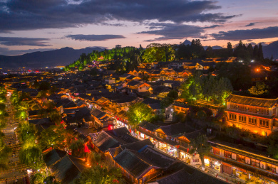云南丽江古城大研古镇夜景风光航拍
