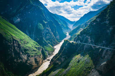 云南香格里拉虎跳峡自然风光