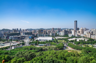 中国广东省东莞市虎门公园绿地生态和城市建筑风光