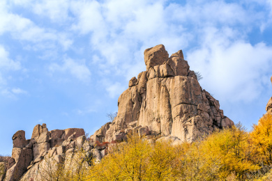 中国山东省青岛市崂山山峰秋色