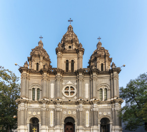 蓝天下北京王府井天主教堂