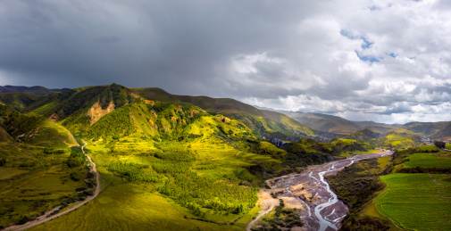川西高原道孚县八美草原风光