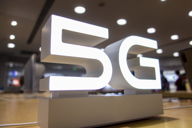 商场里拍摄的5G文字的特写