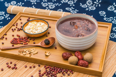 中国传统美食腊八粥以及各类健康谷物