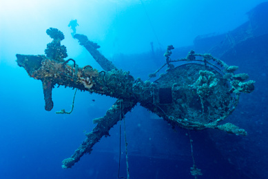 夏季白天埃及红海水下沉船残骸