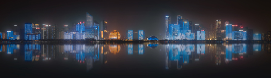 浙江省会杭州钱江新城夜景灯光秀全景