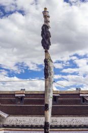 中国西藏日喀则扎什伦布寺内的嘛呢杆