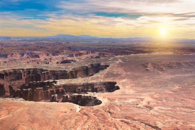 美国科罗拉多高原中部壮观的峡谷地国家公园风光