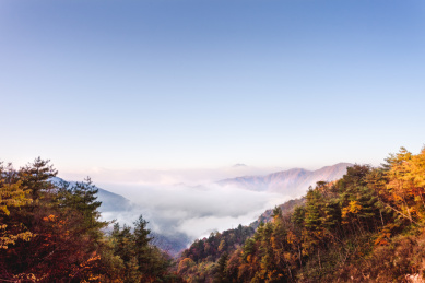 四川巴中南江光雾山十八月潭秋季红叶瀑布自然风光