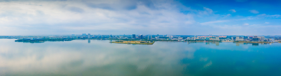 中国上海市浦东新区滴水湖的风光航拍