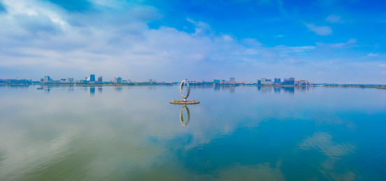 中国上海市浦东新区滴水湖的风光航拍