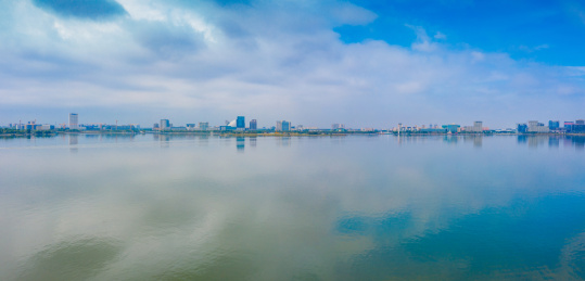 中国上海市浦东新区滴水湖的风光航拍