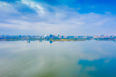 中国上海市浦东新区滴水湖的风光航拍