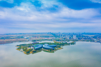 中国上海市浦东新区滴水湖的风光航拍